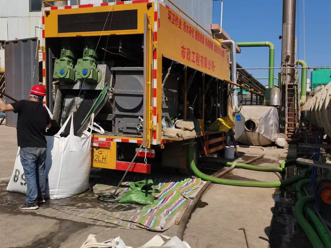 翠屏淤泥压干处理